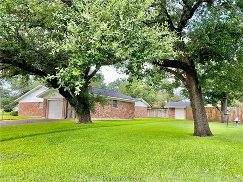 502 E Logan St, Calvert, TX 77837 photo 5