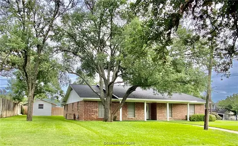 502 E Logan St, Calvert, TX 77837 photo 1