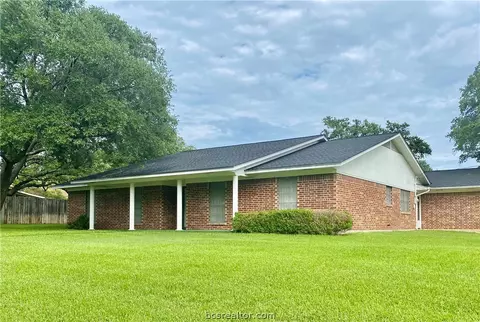 502 E Logan St, Calvert, TX 77837 photo 3