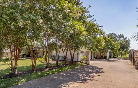2704 Pinehurst, Bryan, TX 77802 photo 3