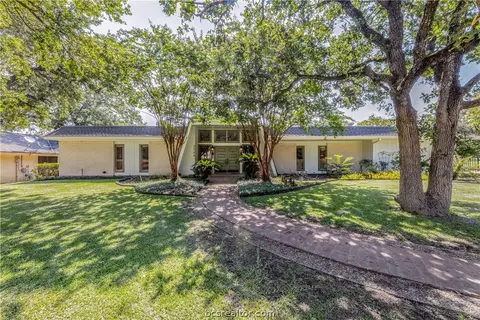 2704 Pinehurst, Bryan, TX 77802 photo 2