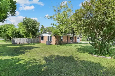 2402 Cindy Ln, Bryan, TX 77802 photo 2