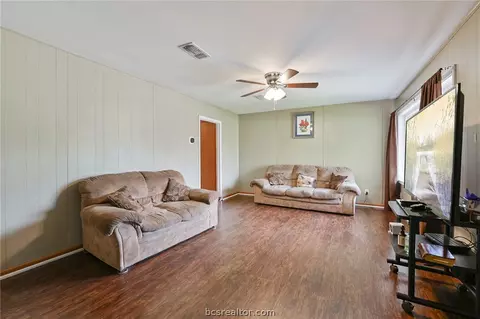 2402 Cindy Ln, Bryan, TX 77802 photo 4