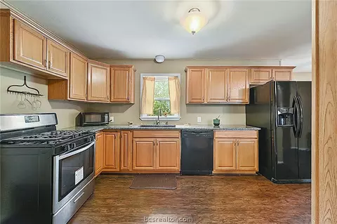 2402 Cindy Ln, Bryan, TX 77802 photo 10
