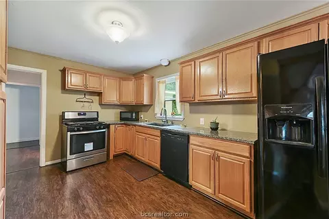 2402 Cindy Ln, Bryan, TX 77802 photo 12