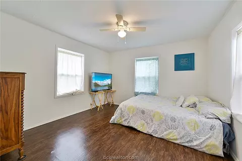2402 Cindy Ln, Bryan, TX 77802 photo 9
