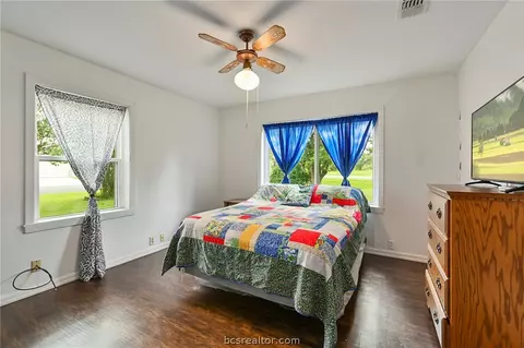 2402 Cindy Ln, Bryan, TX 77802 photo 6