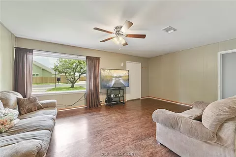 2402 Cindy Ln, Bryan, TX 77802 photo 3
