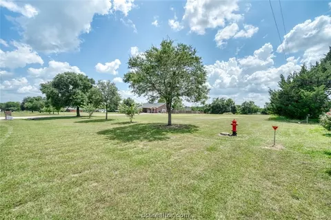 7210 Phillips Dr, Bryan, TX 77808 photo 3