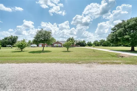 7210 Phillips Dr, Bryan, TX 77808 photo 2