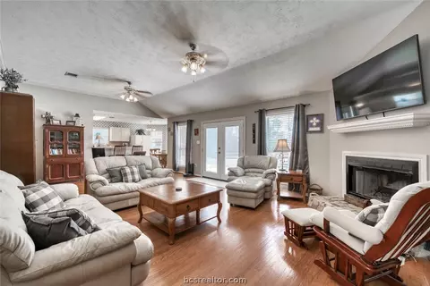 7210 Phillips Dr, Bryan, TX 77808 photo 10