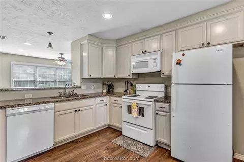 1609 Burt St, Bryan, TX 77802 photo 4