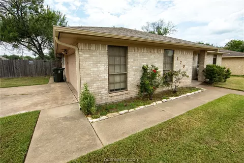 1701 Luza St, Bryan, TX 77802 photo 2