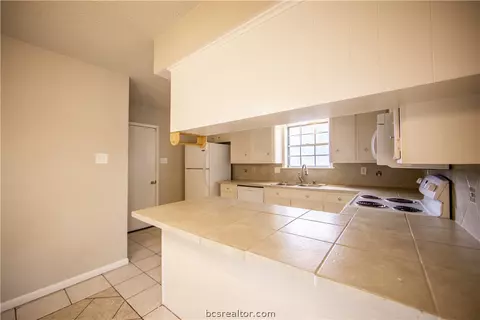 1701 Luza St, Bryan, TX 77802 photo 4
