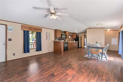 111 Hill Loop, Somerville, TX 77879 photo 4