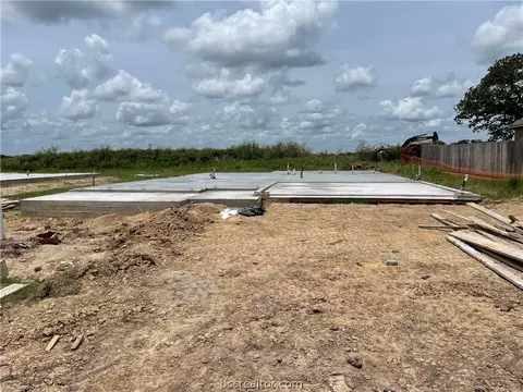 2004 Viva Rd, Bryan, TX 77807 photo 2