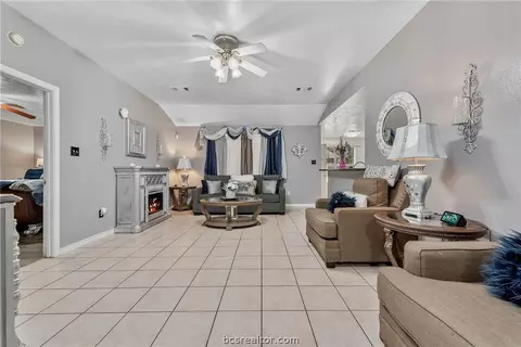 1449 Cedarcrest Ln, Bryan, TX 77803 photo 5