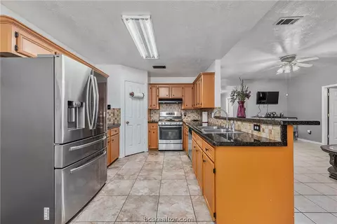1449 Cedarcrest Ln, Bryan, TX 77803 photo 9