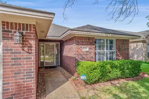 1449 Cedarcrest Ln, Bryan, TX 77803 photo 3