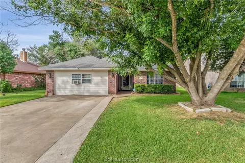 1449 Cedarcrest Ln, Bryan, TX 77803 photo 1