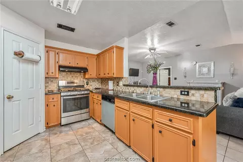 1449 Cedarcrest Ln, Bryan, TX 77803 photo 10