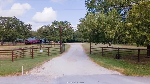 6950 Chick Ln, Bryan, TX 77807 photo 1