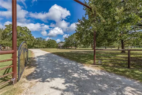 6950 Chick Ln, Bryan, TX 77807 photo 5