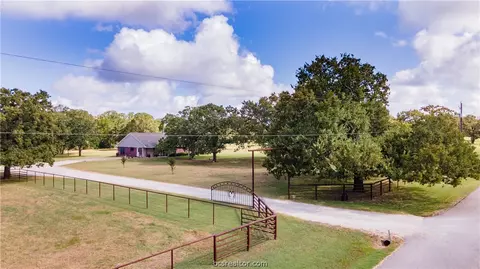 6950 Chick Ln, Bryan, TX 77807 photo 2