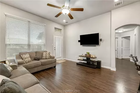 2135 Markley Dr, Bryan, TX 77807 photo 4