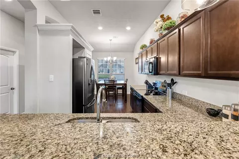 2135 Markley Dr, Bryan, TX 77807 photo 9
