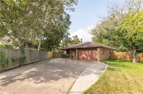 2709 Silver Maple Dr, Bryan, TX 77803 photo 3