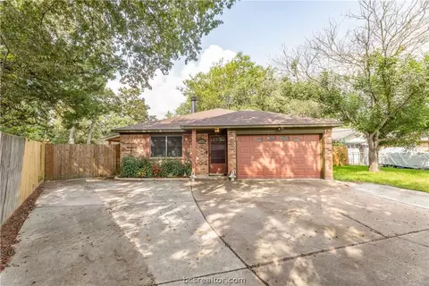 2709 Silver Maple Dr, Bryan, TX 77803 photo 2
