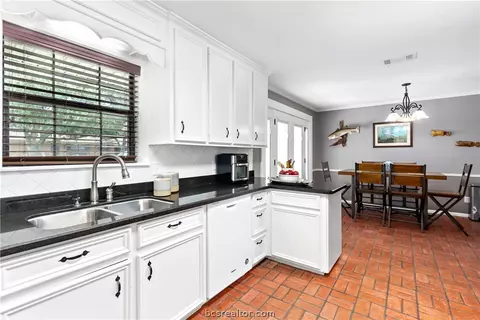 1110 Lamar Dr, Bryan, TX 77802 photo 9