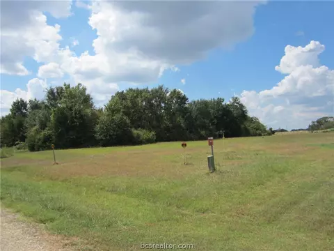 5965 Standing Rock Rd, Bryan, TX 77808 photo 2