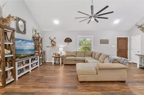 6232 Broach Rd, Bryan, TX 77808 photo 2