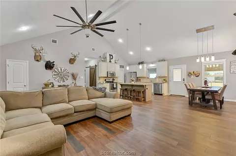 6232 Broach Rd, Bryan, TX 77808 photo 3