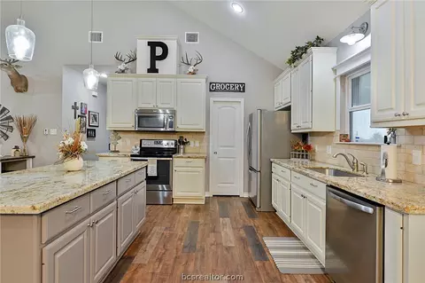 6232 Broach Rd, Bryan, TX 77808 photo 5