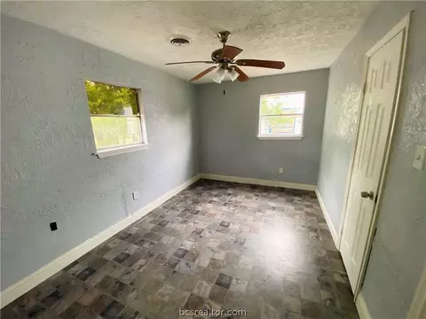 808 Dumas Dr, Bryan, TX 77803 photo 10