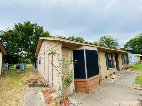 808 Dumas Dr, Bryan, TX 77803 photo 2