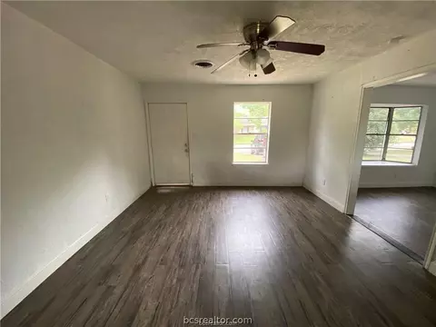 808 Dumas Dr, Bryan, TX 77803 photo 3
