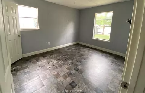 808 Dumas Dr, Bryan, TX 77803 photo 5
