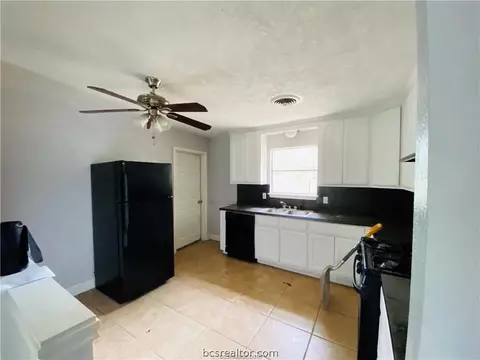 808 Dumas Dr, Bryan, TX 77803 photo 8