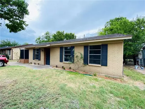 808 Dumas Dr, Bryan, TX 77803 photo 1