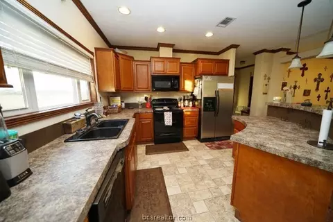 1177 Cazey Loop, Franklin, TX 77856 photo 4