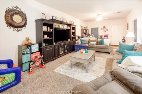 420-422 Freeman, Bryan, TX 77803 photo 4