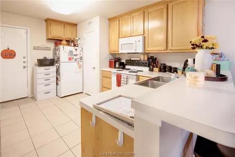 420-422 Freeman, Bryan, TX 77803 photo 6