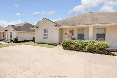 420-422 Freeman, Bryan, TX 77803 photo 3