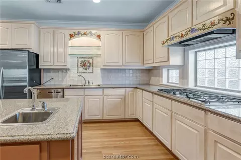 2810 Broadmoor Dr, Bryan, TX 77802 photo 7