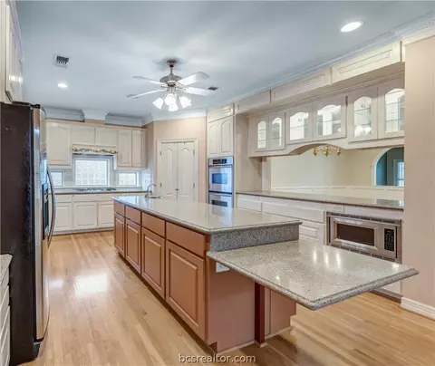 2810 Broadmoor Dr, Bryan, TX 77802 photo 5