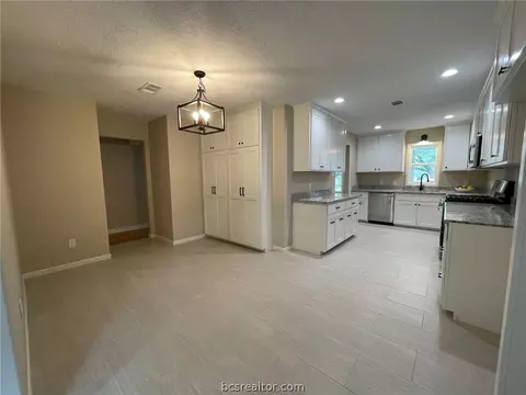 823 Vine St, Bryan, TX 77802 photo 4